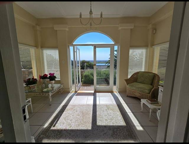 3 BEDROOM HOUSE FOR SALE IN LAKESIDE